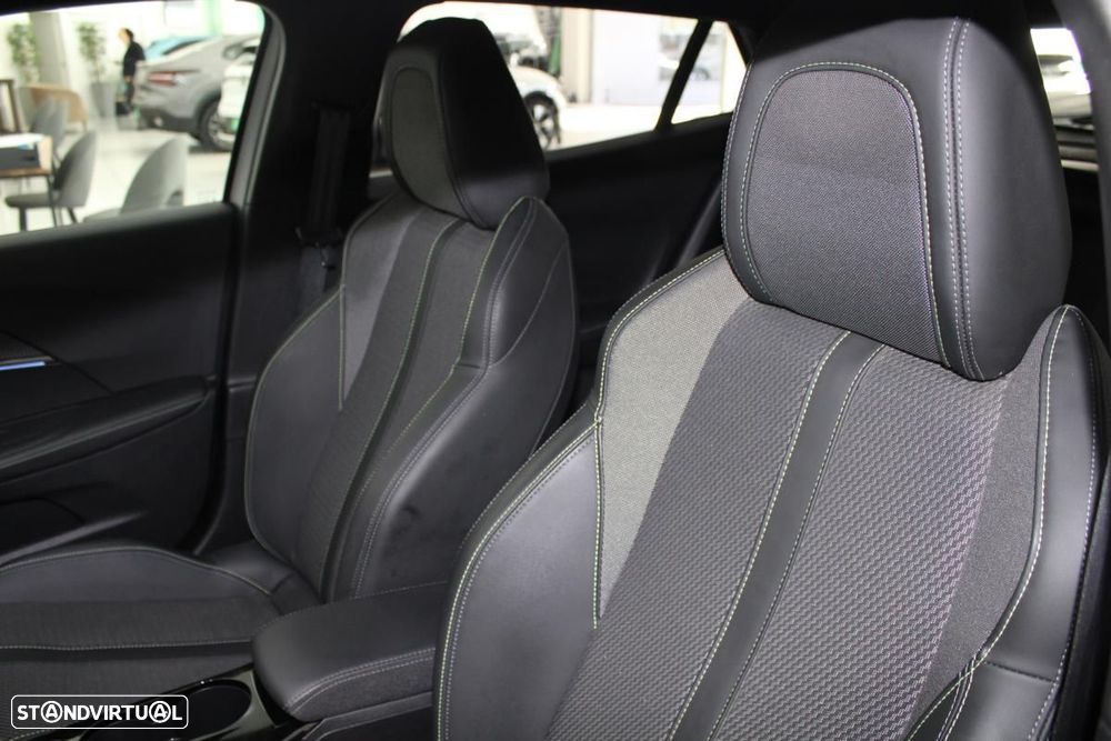 Peugeot e-2008 54 kWh GT - 12