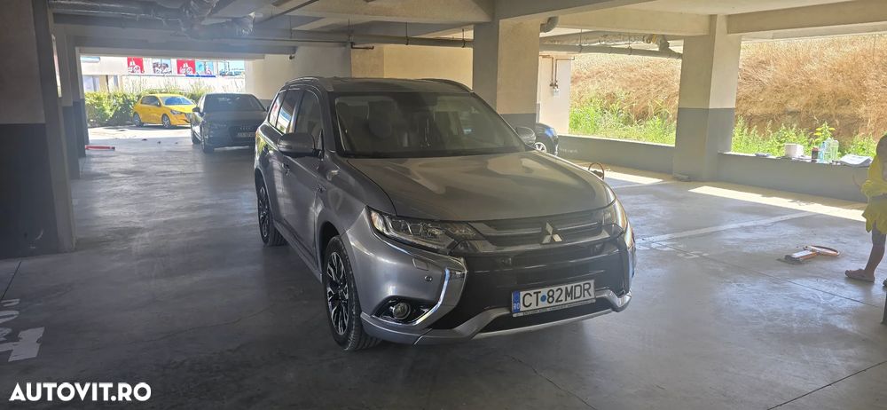 Mitsubishi Outlander - 1