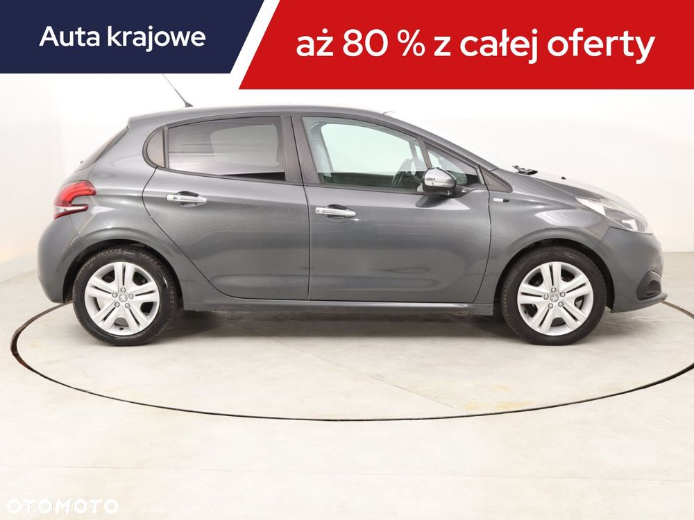 Peugeot 208 - 8