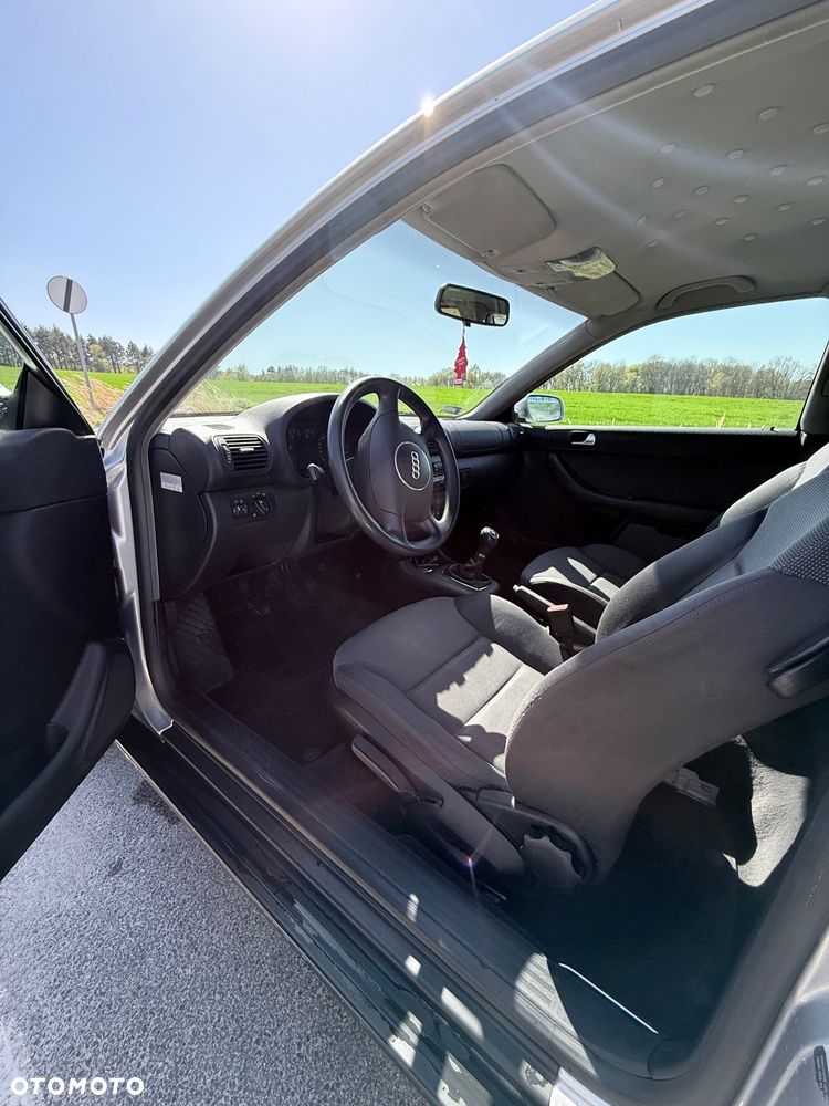 Audi A3 3-drzwiowe 1.6 Attraction - 10