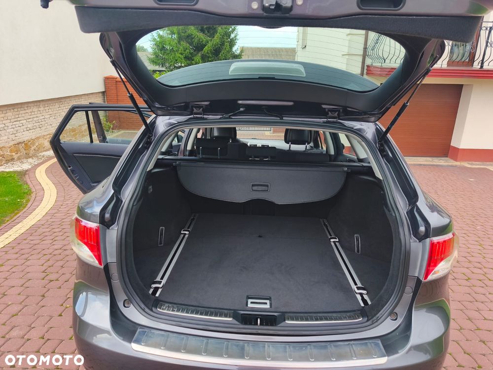 Toyota Avensis 1.8 Sol plus NAVI - 11