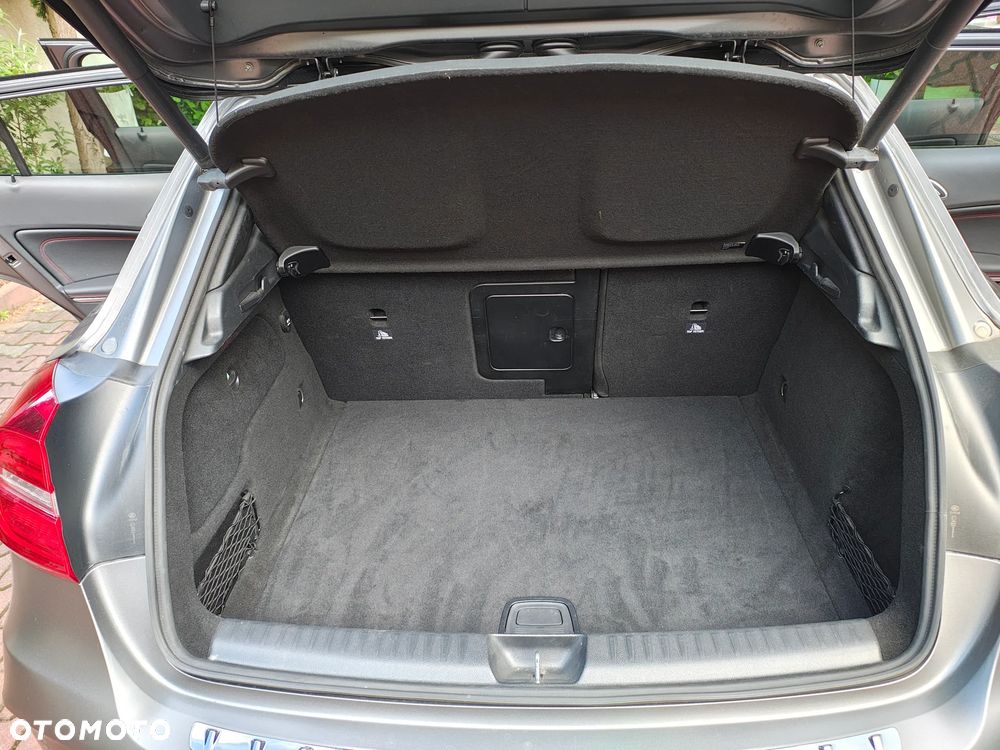 Mercedes-Benz GLA - 9