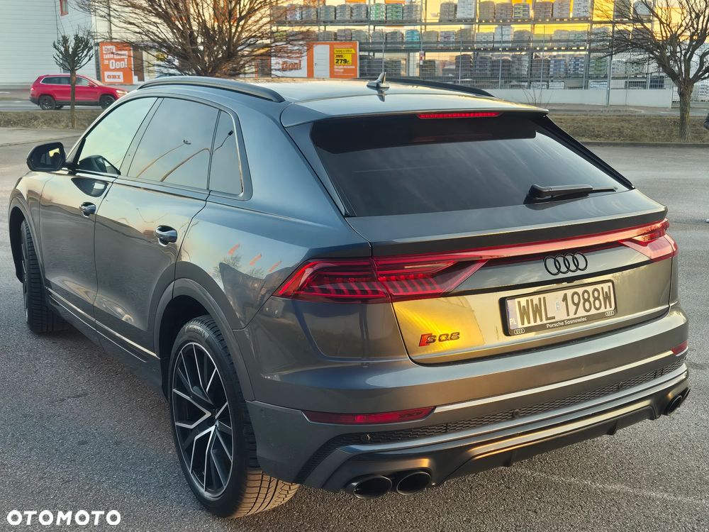 Audi SQ8 - 8