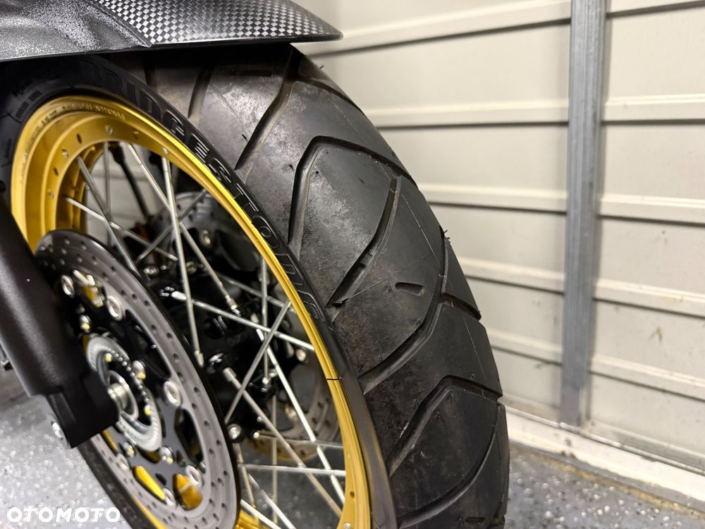 Suzuki V-STROM - 10