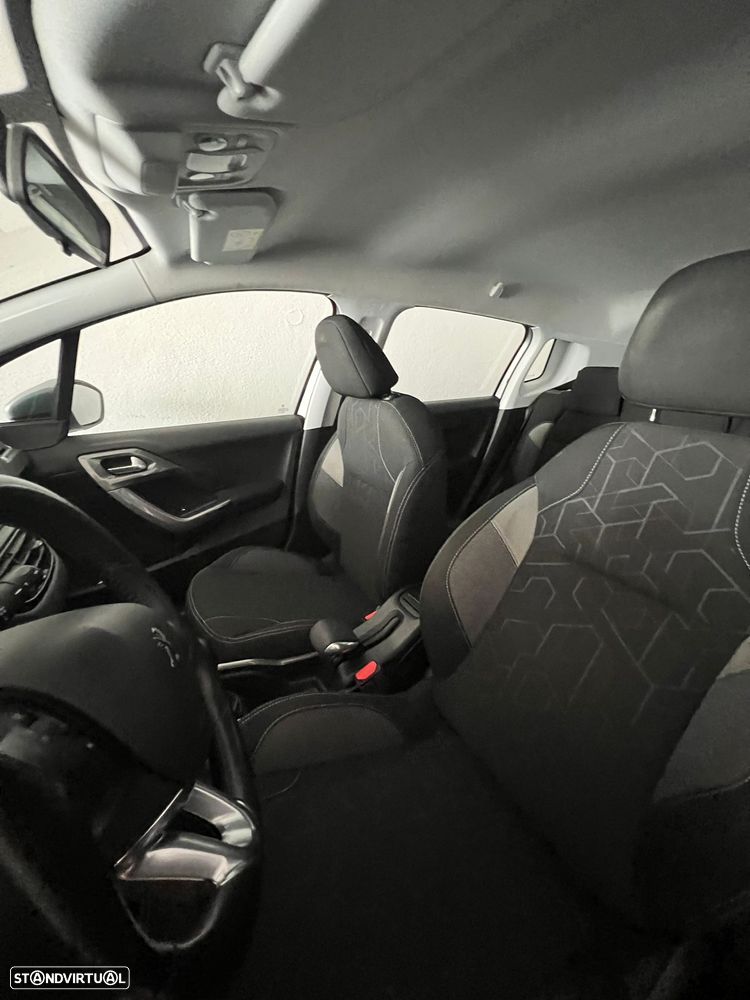 Peugeot 2008 1.2 PureTech Active - 12