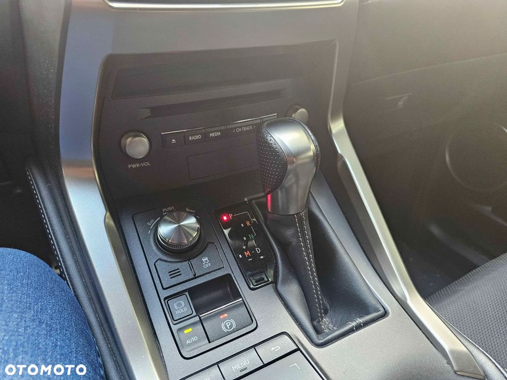 Lexus NX 300 F Sport AWD - 4
