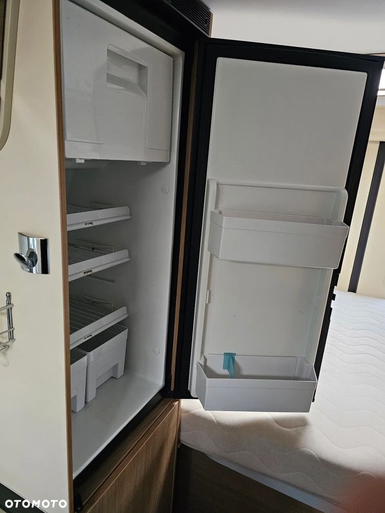 Adria TWIN 600 LUX Zimowy Hak MAX doposażony - 17