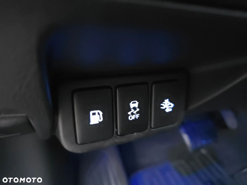 Toyota Avensis 2.0 Prestige NAVI MS - 22