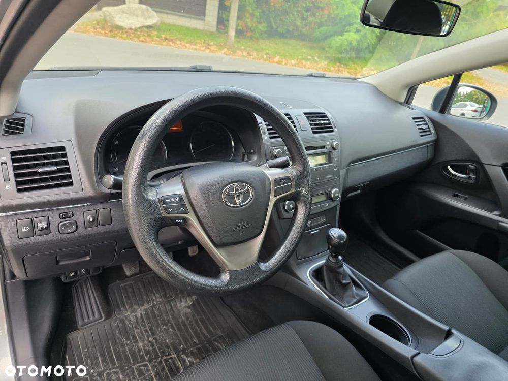 Toyota Avensis - 18