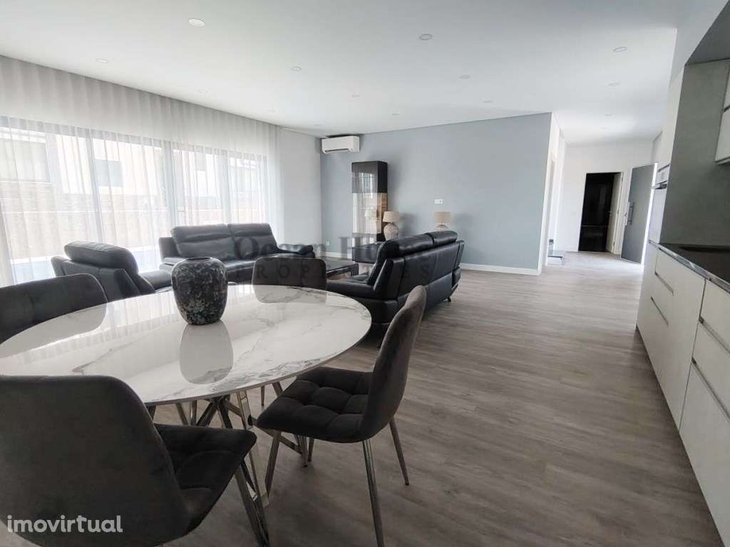 Moradia T3 moderna com piscina e estacionamento privado - Albufeira - Grande imagem: 5/21