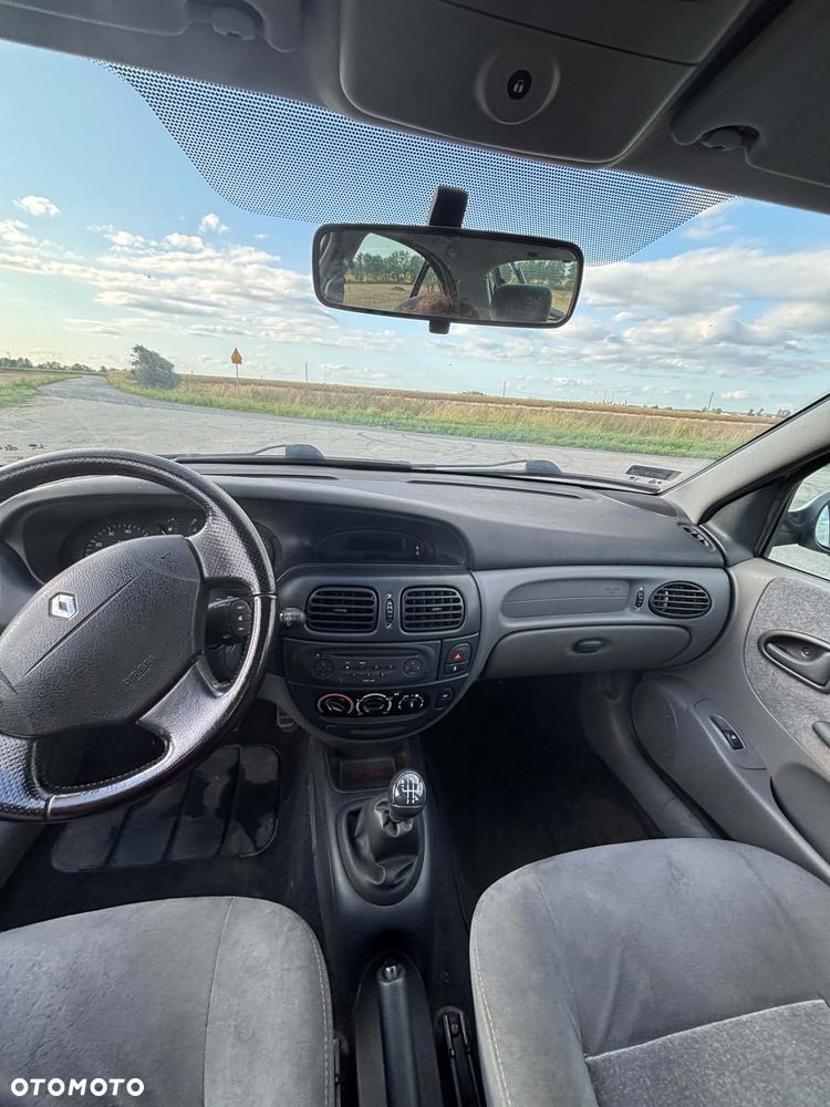 Renault Megane 1.6 - 8
