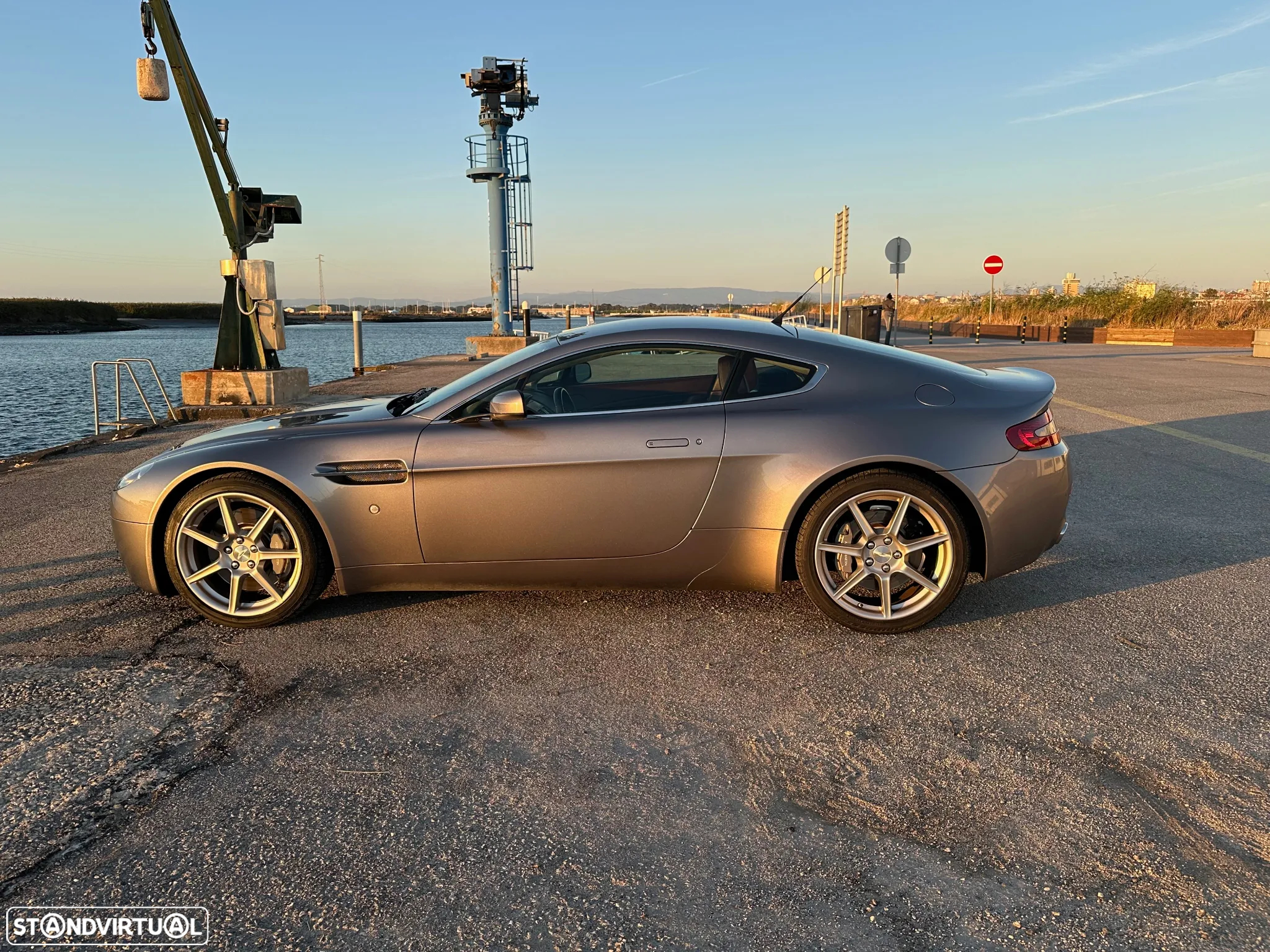 Aston Martin Vantage Coupe V8 - 6