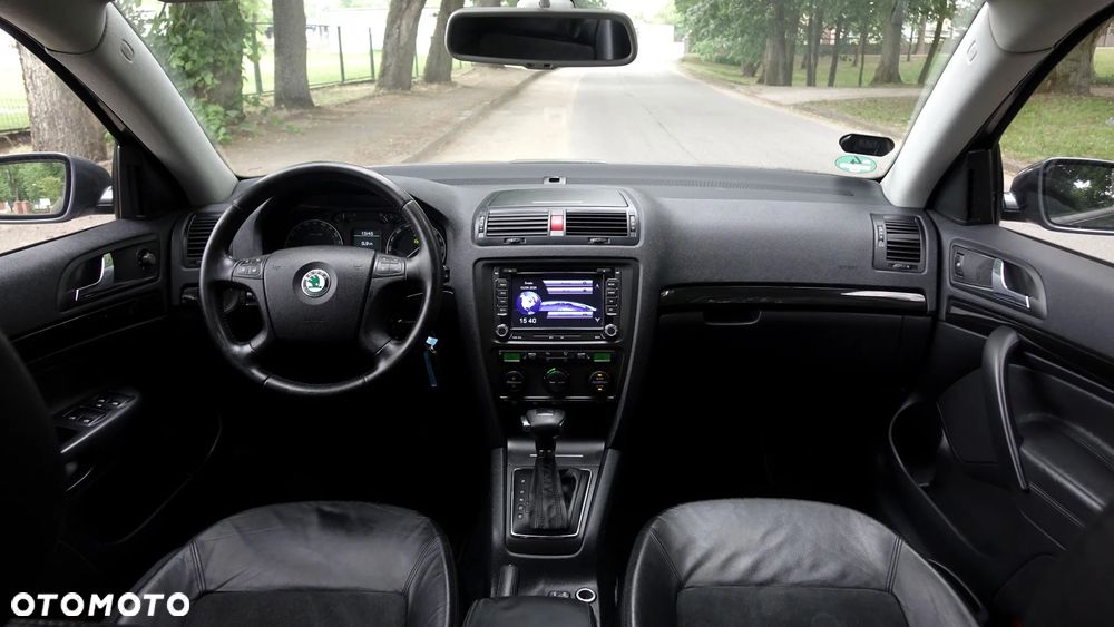 Skoda Octavia 2.0 FSI Automatik Laurin & Klement - 12