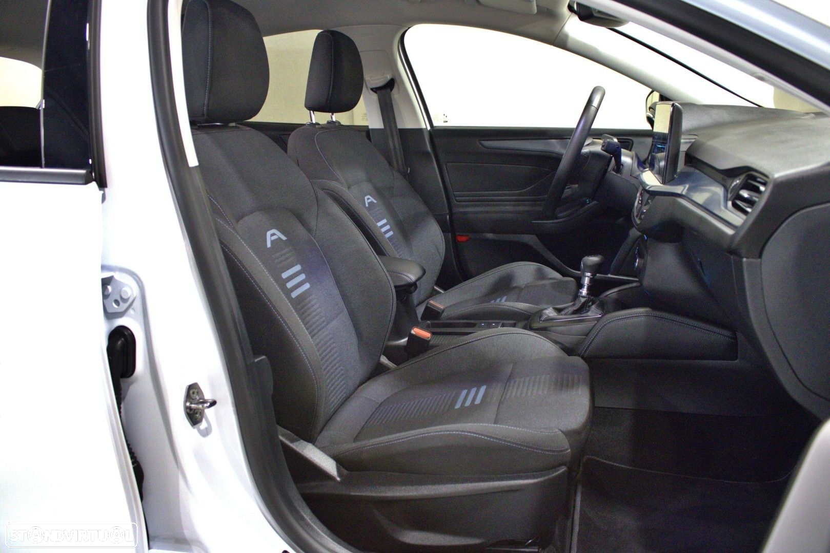 Ford Focus 1.0 EcoBoost MHEV Active X - 16