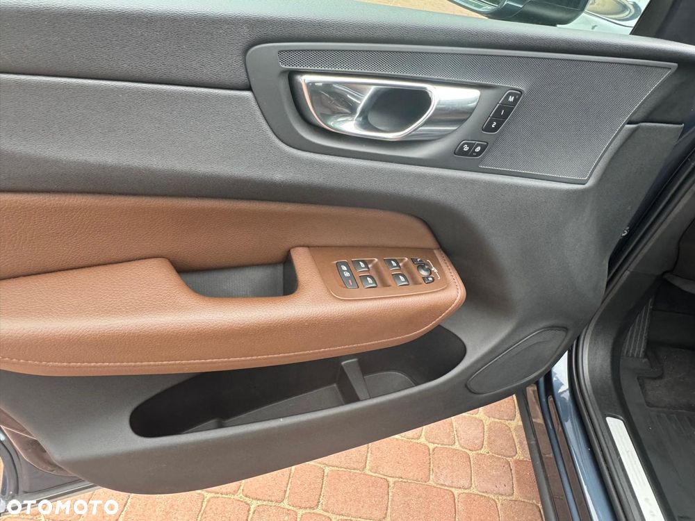 Volvo XC 60 T5 Momentum Pro - 20