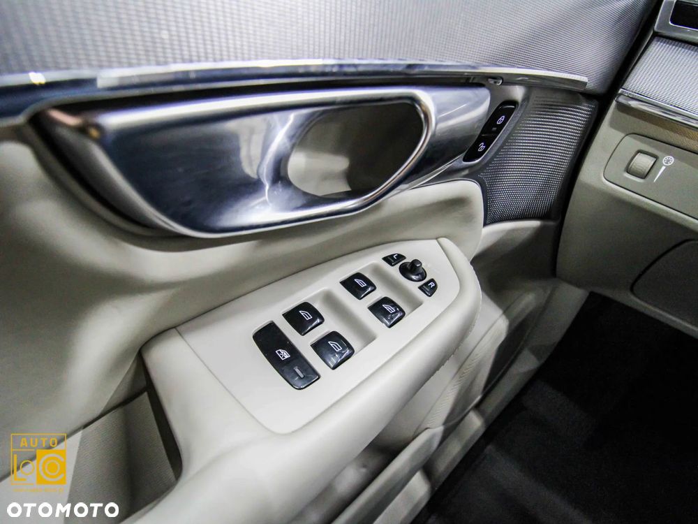 Volvo XC 90 D5 AWD Geartronic Inscription - 32