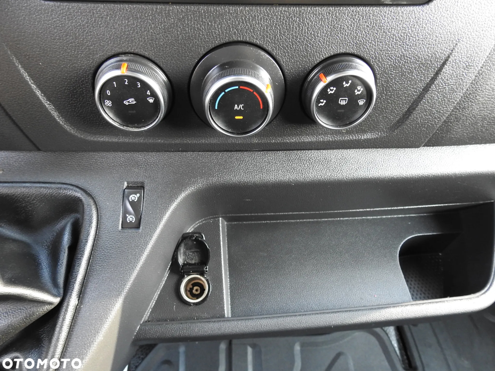 Renault MASTER  PLANDEKA 10 PALET WEBASTO TEMPOMAT LEDY PNEUMATYKA KLIMATYZACJA 165KM [ 045764 ] - 30