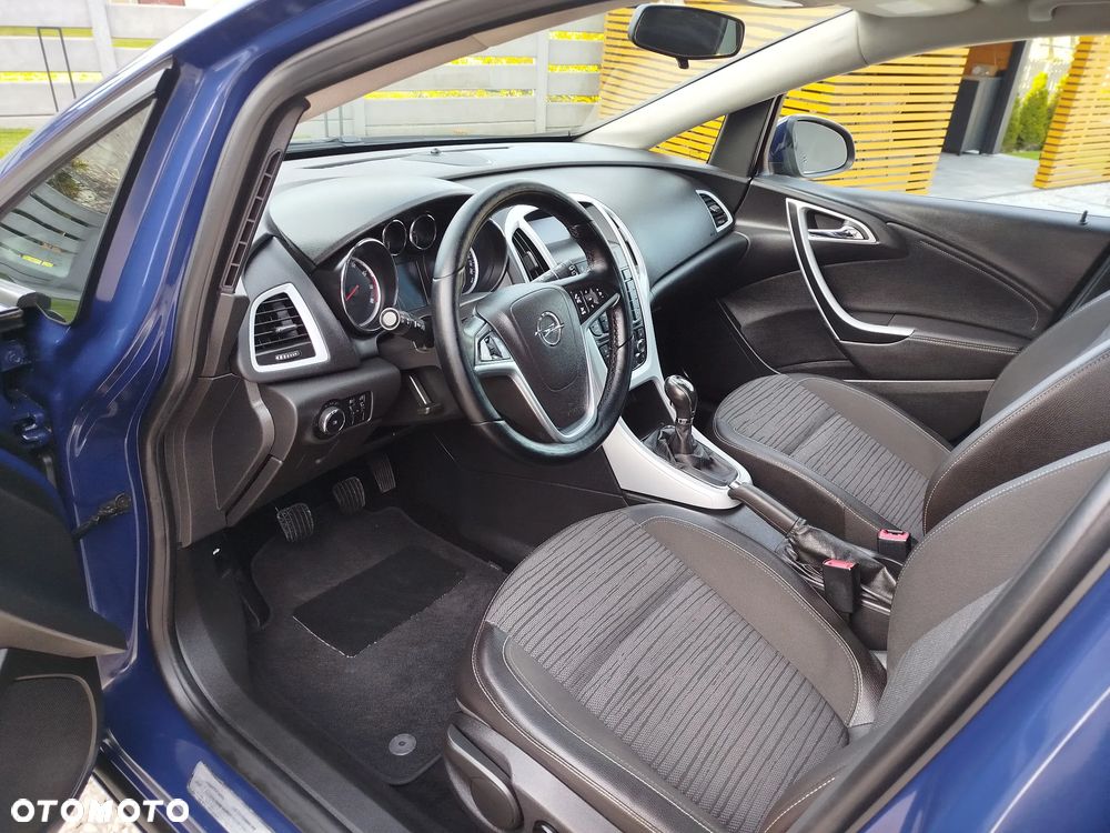 Opel Astra 1.4 Turbo 150 Jahre - 8