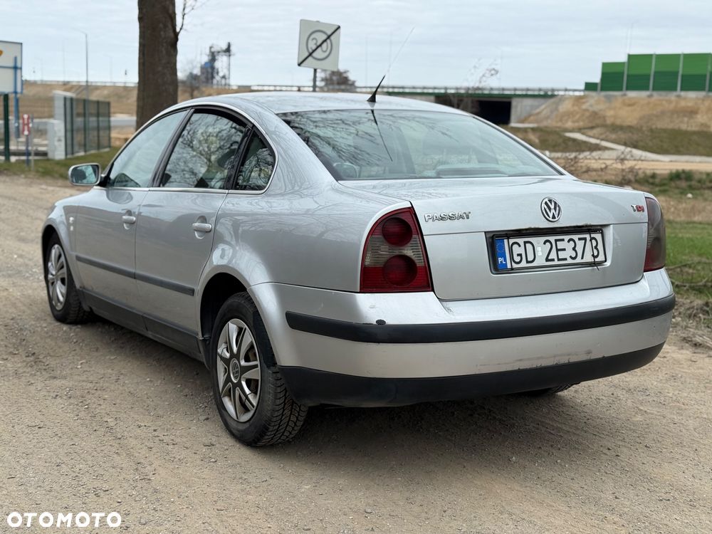 Volkswagen Passat 1.9 TDI Highline - 3