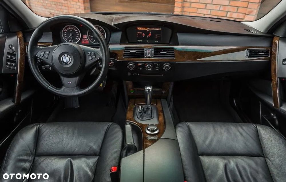 BMW Seria 5 525i - 27