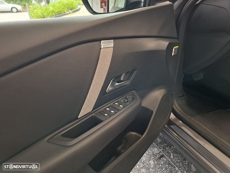 Citroën C4 X 1.2 PureTech Plus EAT8 - 14