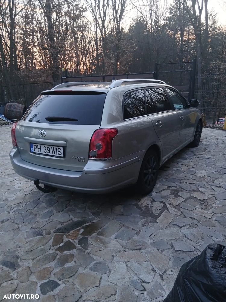 Toyota Avensis - 8