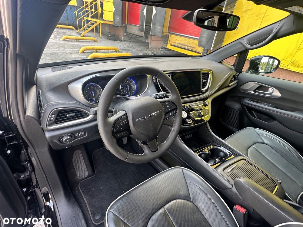 Chrysler Pacifica - 9