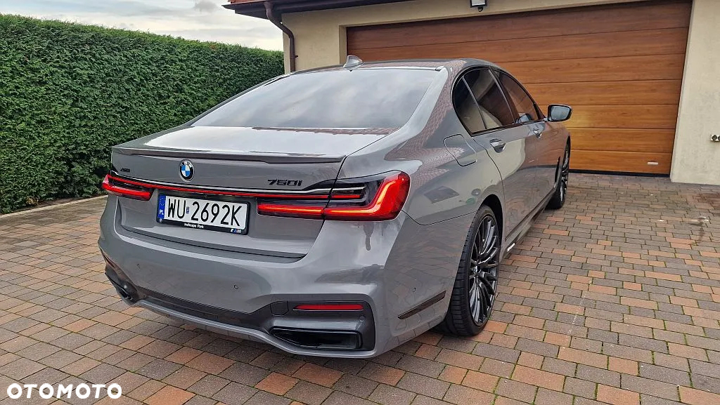 BMW Seria 7 750i xDrive sport - 12