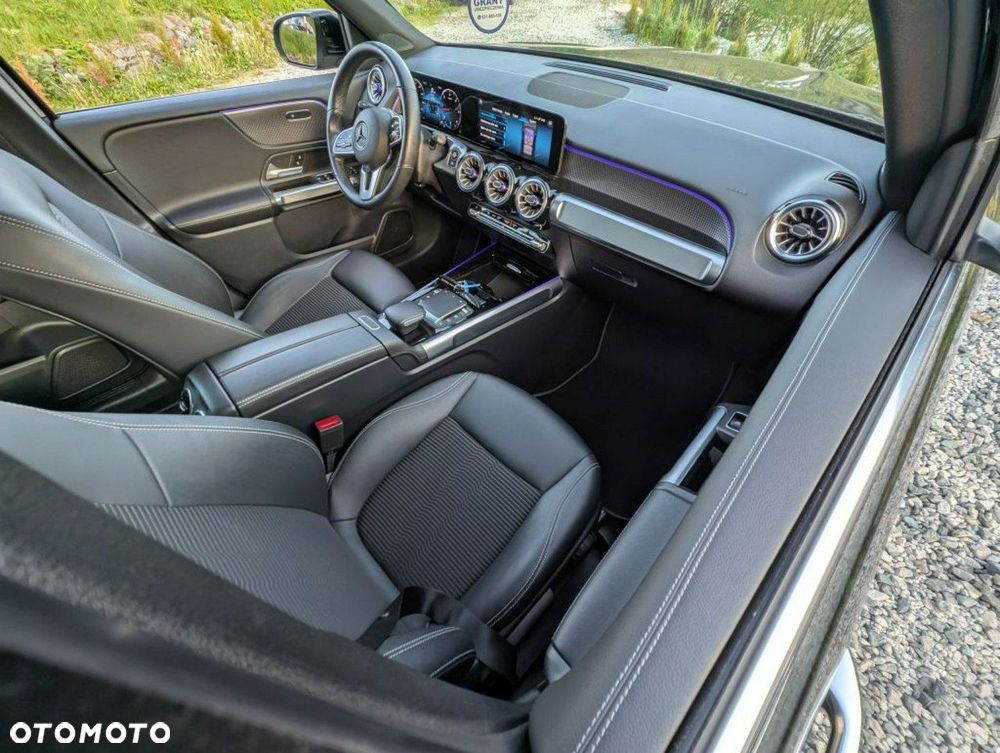 Mercedes-Benz GLB - 2