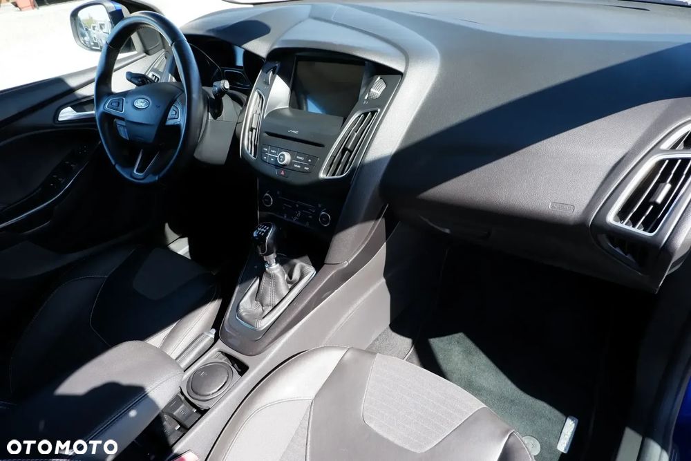 Ford Focus SW 1.5 EcoBoost S&S TITANIUM - 4