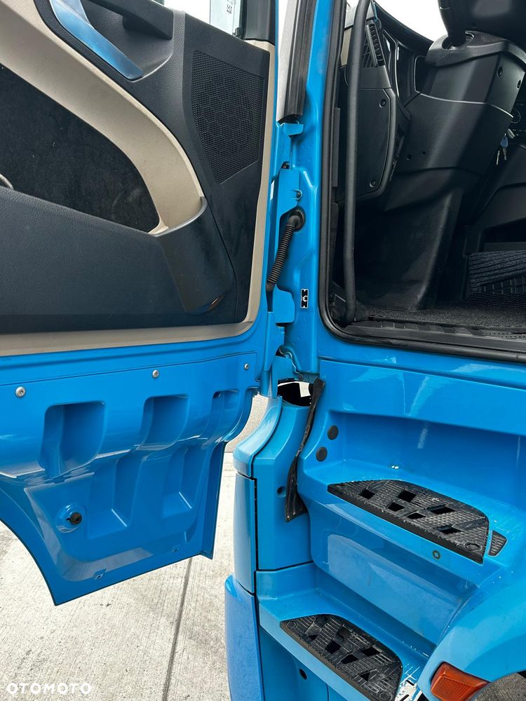 Mercedes-Benz 1832 - 17