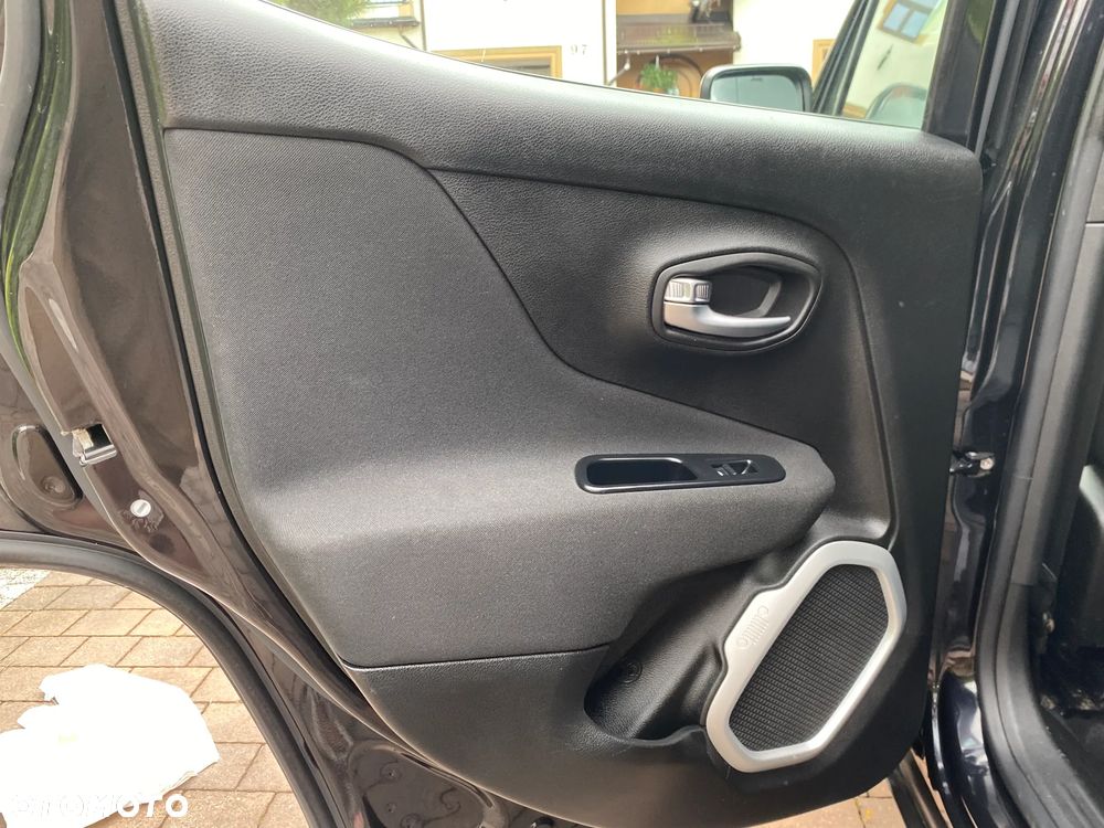 Jeep Renegade 1.4 MultiAir DSG Longitude - 32