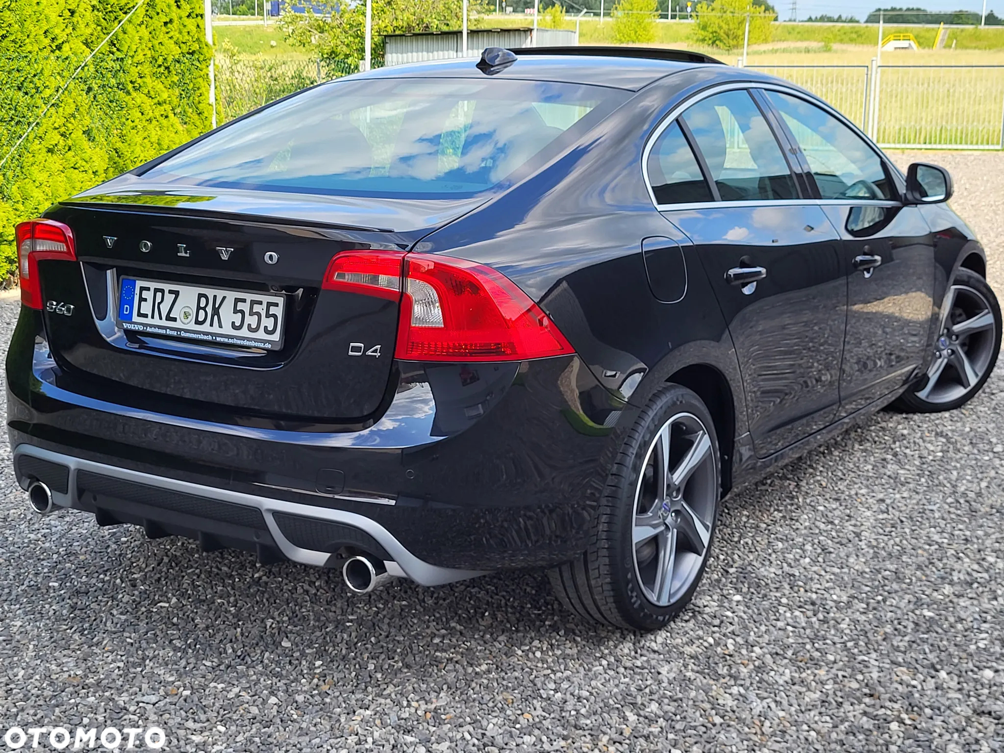 Volvo S60 D4 R-Design - 4