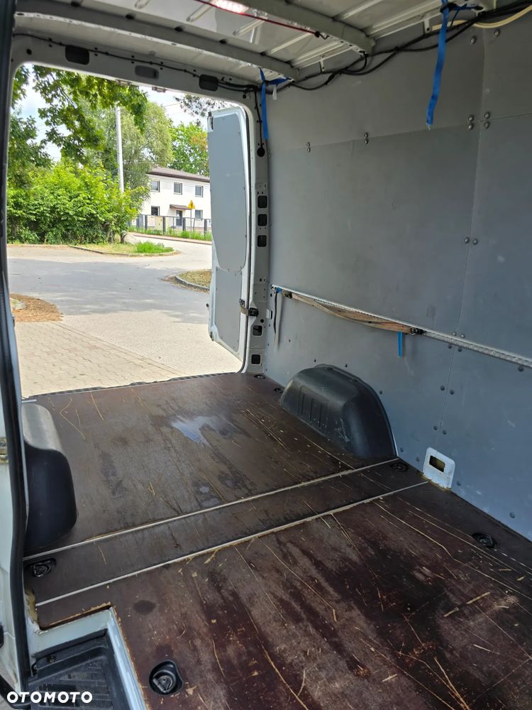 Mercedes-Benz Sprinter - 20