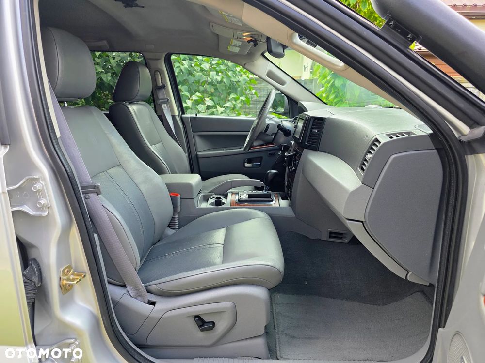 Jeep Grand Cherokee - 37