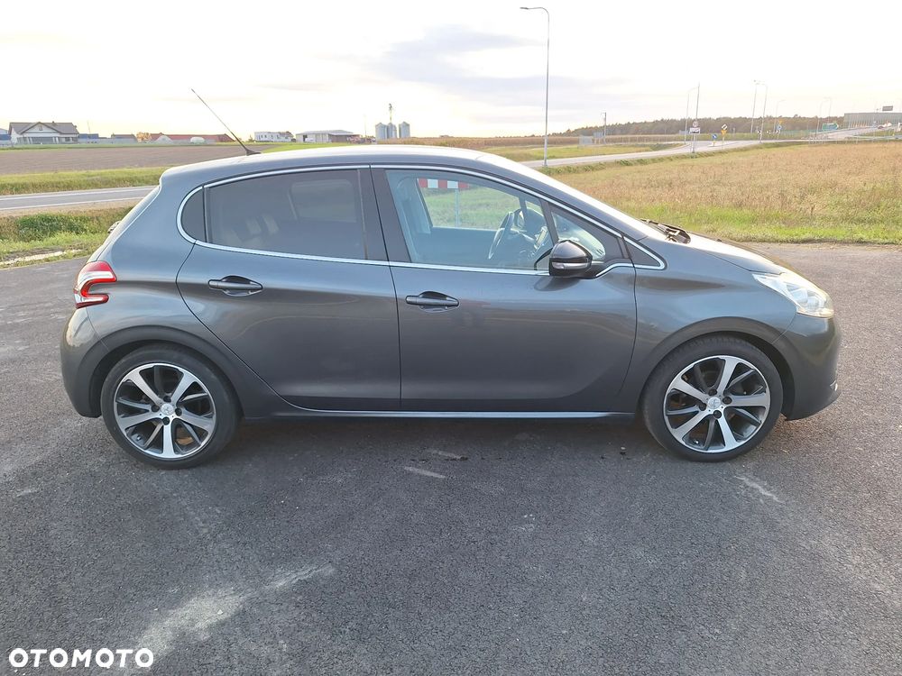 Peugeot 208 2012 photo 3