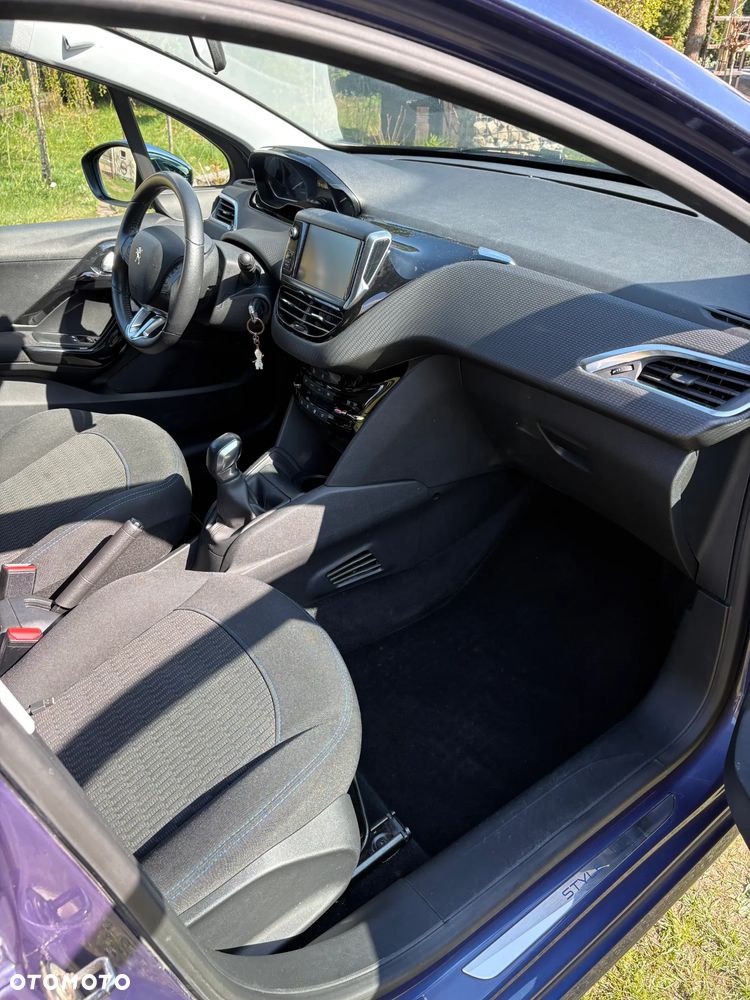 Peugeot 208 1.2 PureTech Style - 8