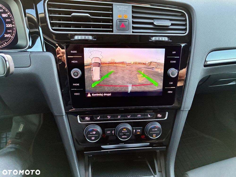 Volkswagen Golf - 27