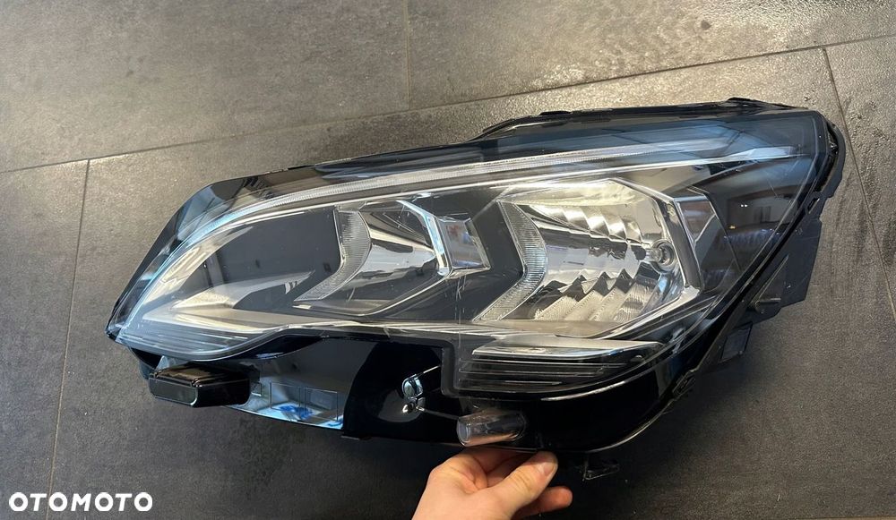 PEUGEOT 5008 II LAMPA LEWA PRZÓD ZWYKŁA  LED 9810478180 - 4