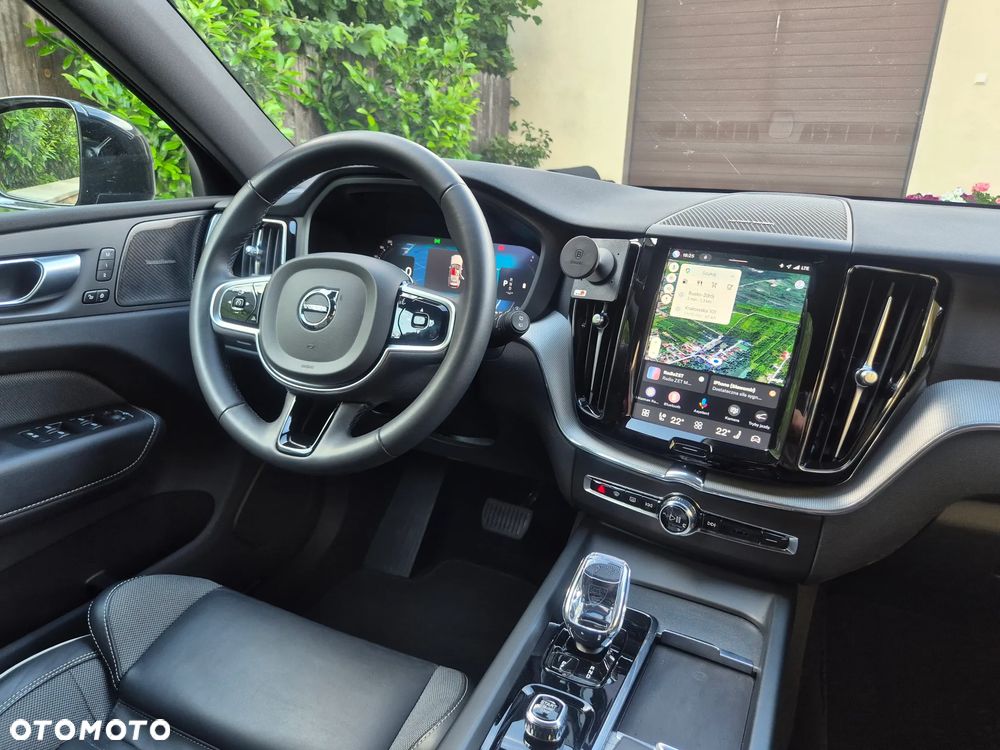 Volvo XC 60 B4 D AWD Plus Dark - 20