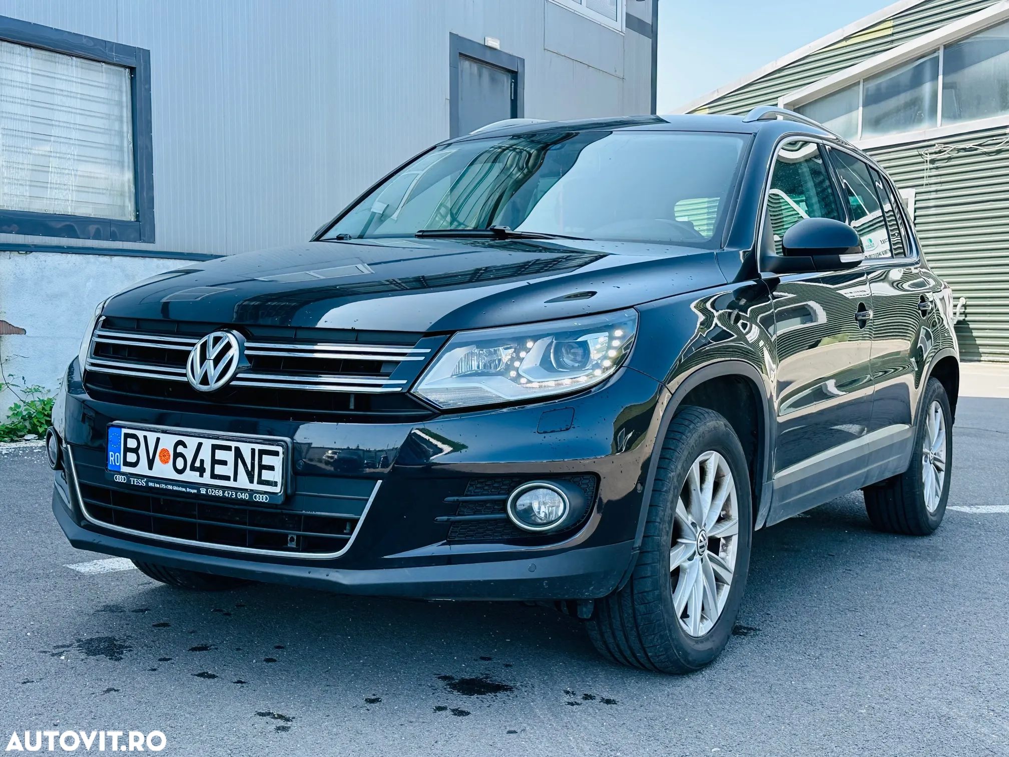 Volkswagen Tiguan - 1
