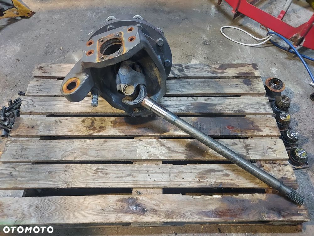 Zwolnica zwrotnica półoś lewa 10145969B CIĄGNIK VALTRA Q305S 2024r - 5