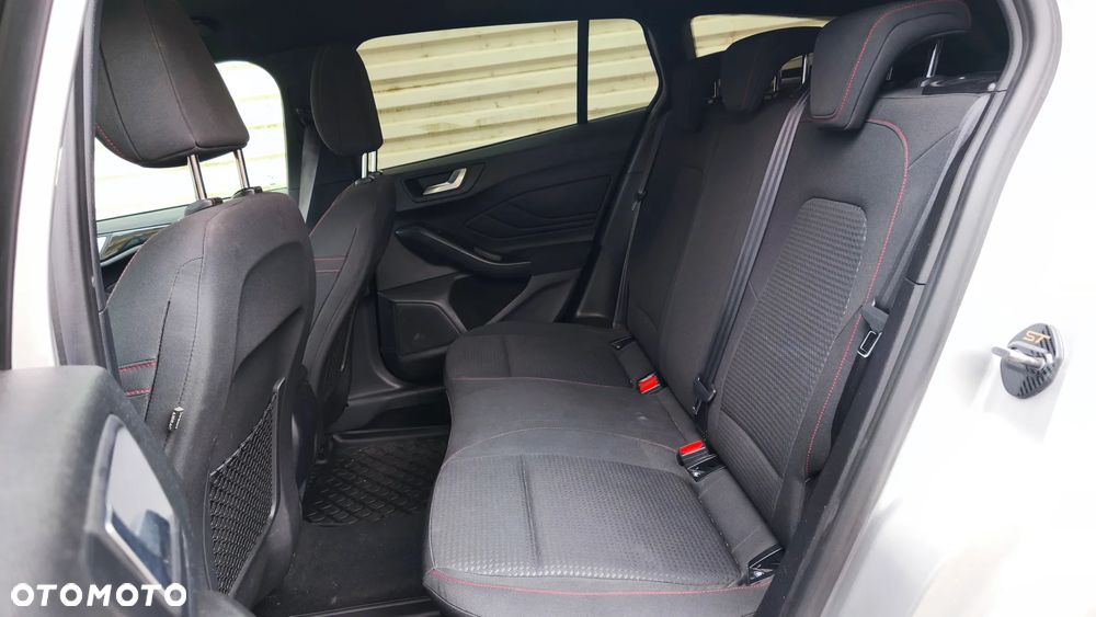 Ford Focus 1.5 EcoBlue Start-Stopp-System ST-LINE DESIGN - 29