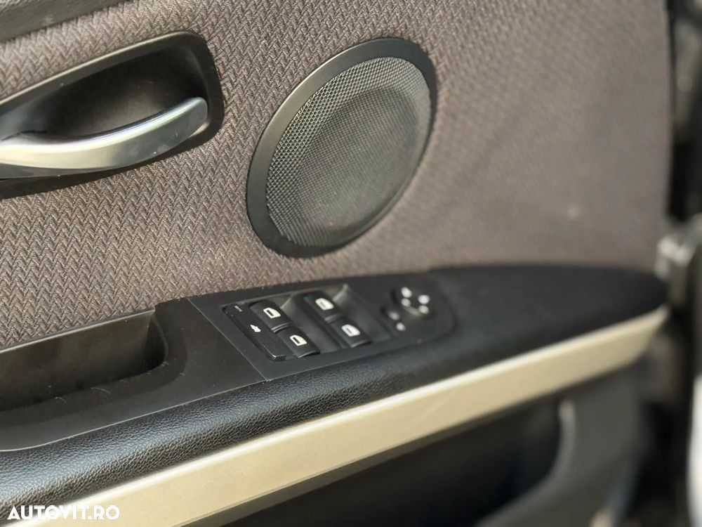 BMW Seria 3 318d DPF Touring Edition Exclusive - 9