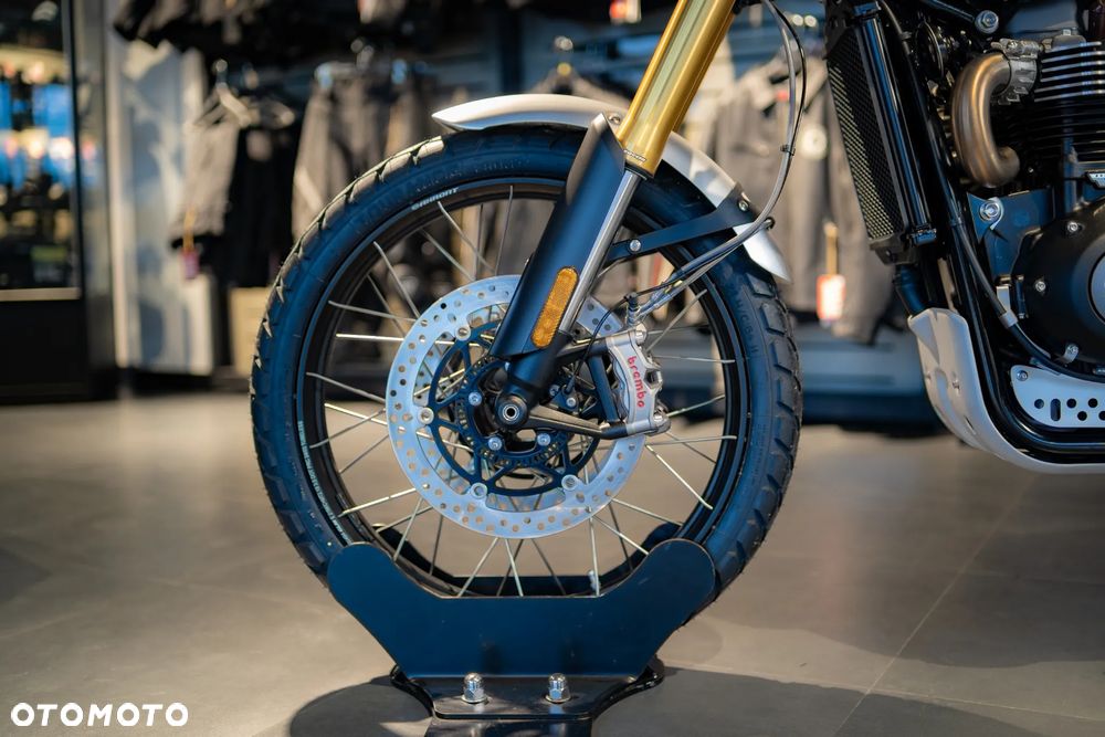 Triumph Scrambler - 15