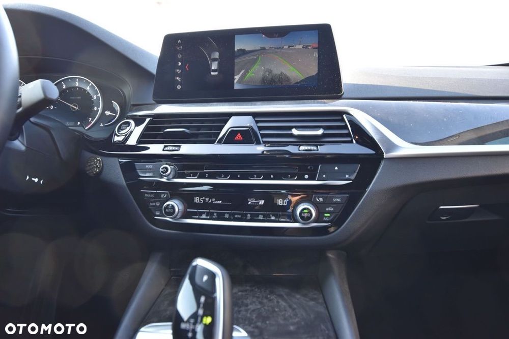 BMW Seria 5 530i xDrive Sport Line - 36