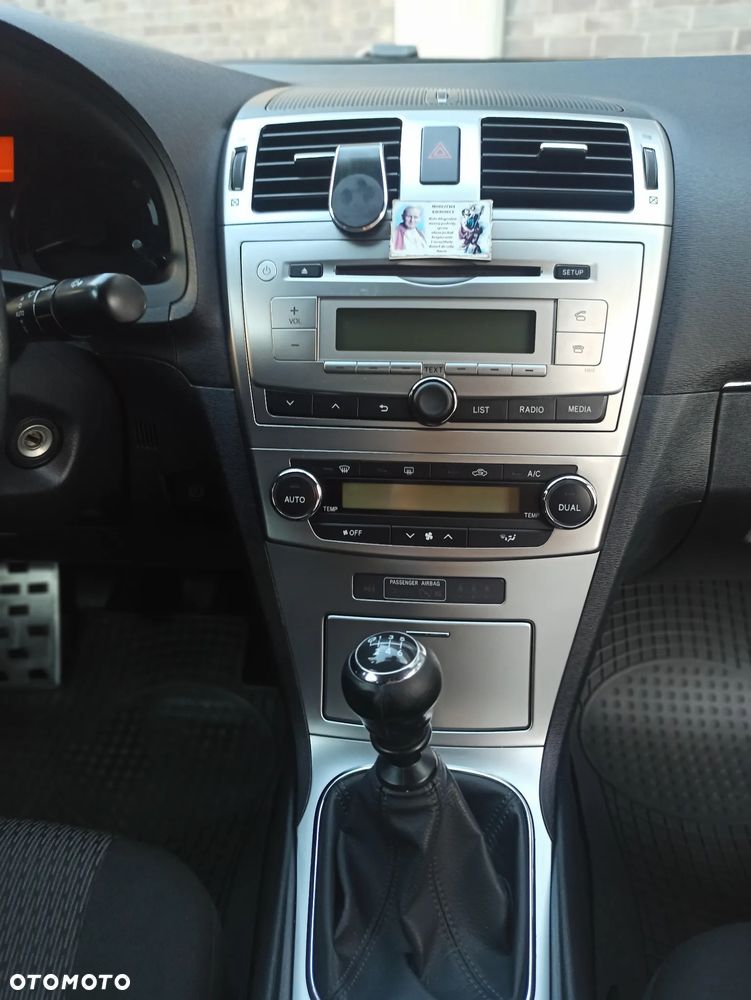 Toyota Avensis 1.8 Active - 16
