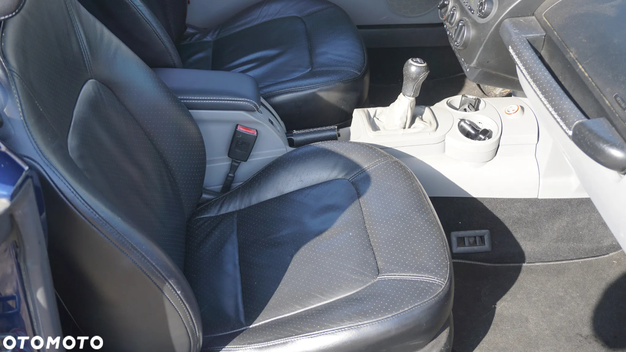 Volkswagen New Beetle 1.6 - 8