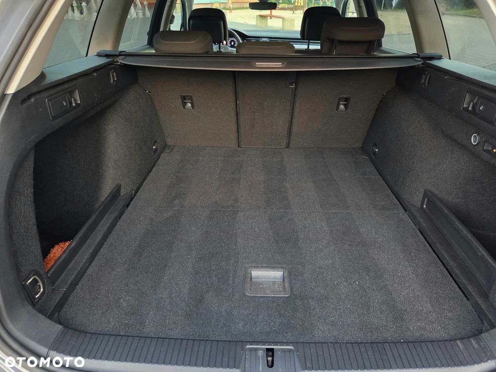 Volkswagen Passat - 33