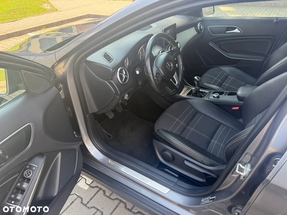 Mercedes-Benz GLA 200 UrbanStyle Edition - 23